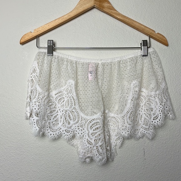 Victoria’s Secret Dream Angels Intimate White Lace Shorts Size M - Picture 2 of 6